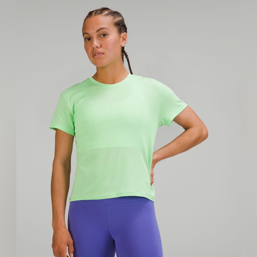 Lululemon Train to Be Seamless Short Sleeve T-Shirt size 10